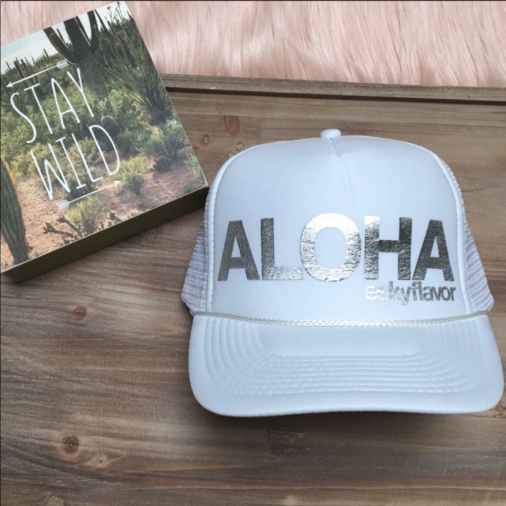 Eskyflavor by Athleta Aloha Hat 🧢